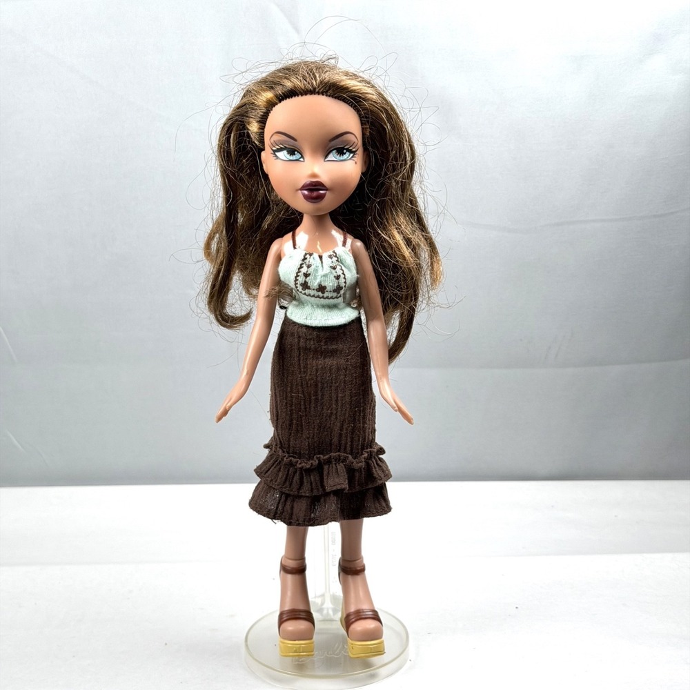 Vintage MGA 2001 Bratz Yasmin Strut It Yasmin Doll / with Clothing Shoes